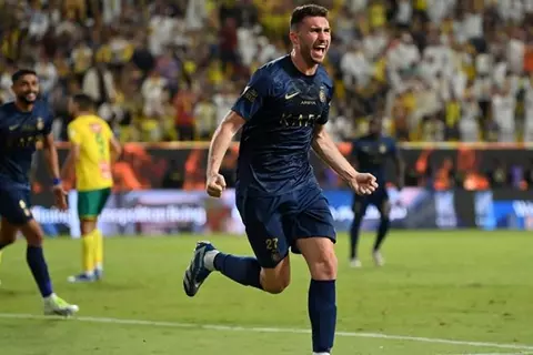 الملكي والعالمي في صراع محتدم.. هل ينجح الريال في خطف لابورت من النصر؟